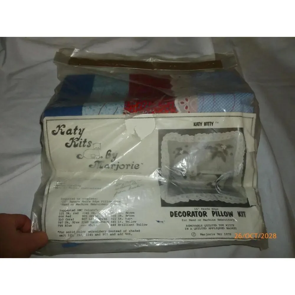 KATY KITS by Marjorie Kitty Decorator‎ Pillow 16
